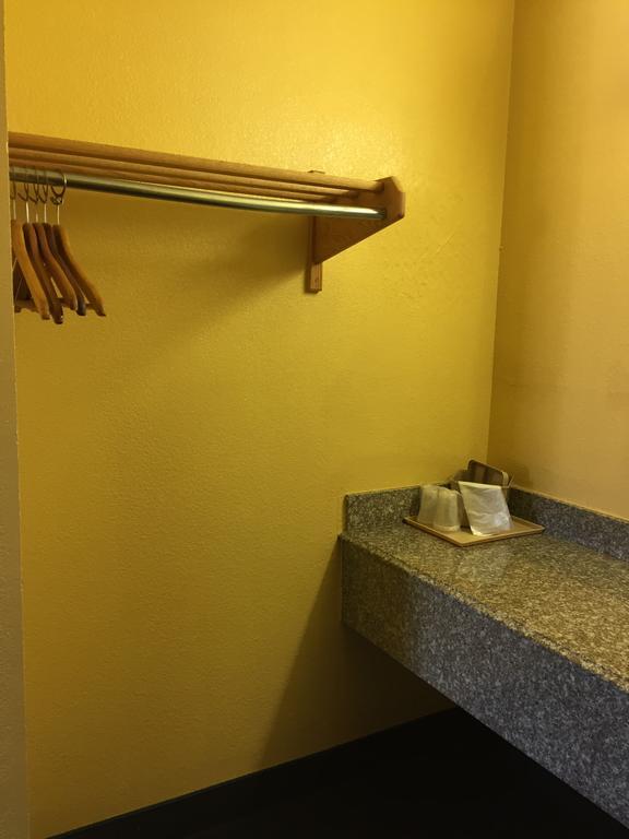 Royal Inn Pearsall Zewnętrze zdjęcie
