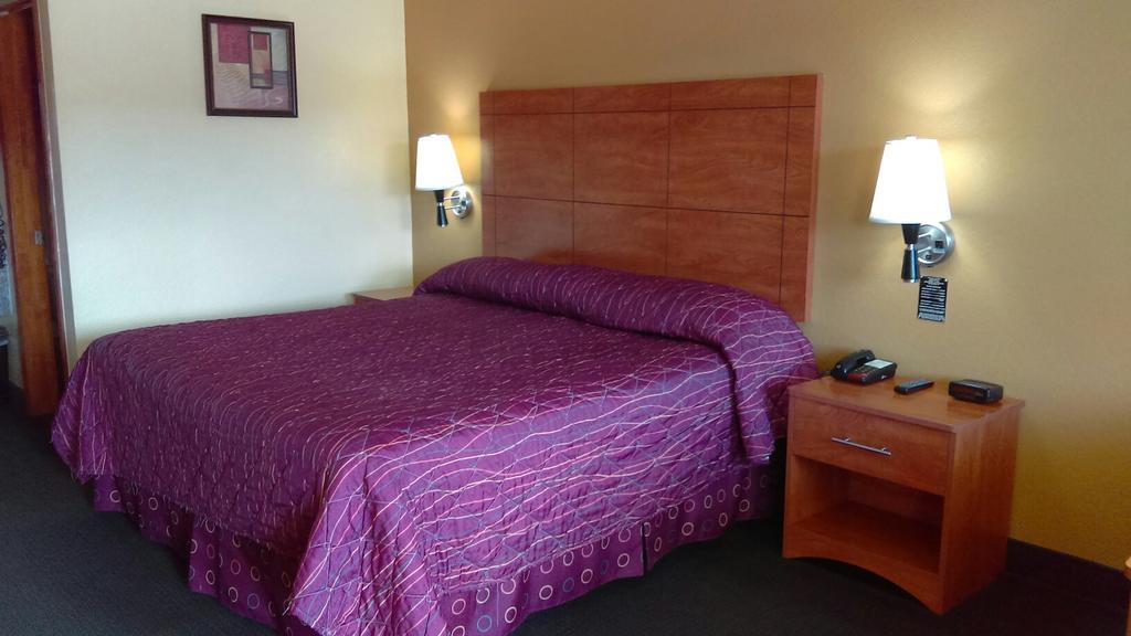 Royal Inn Pearsall Zewnętrze zdjęcie
