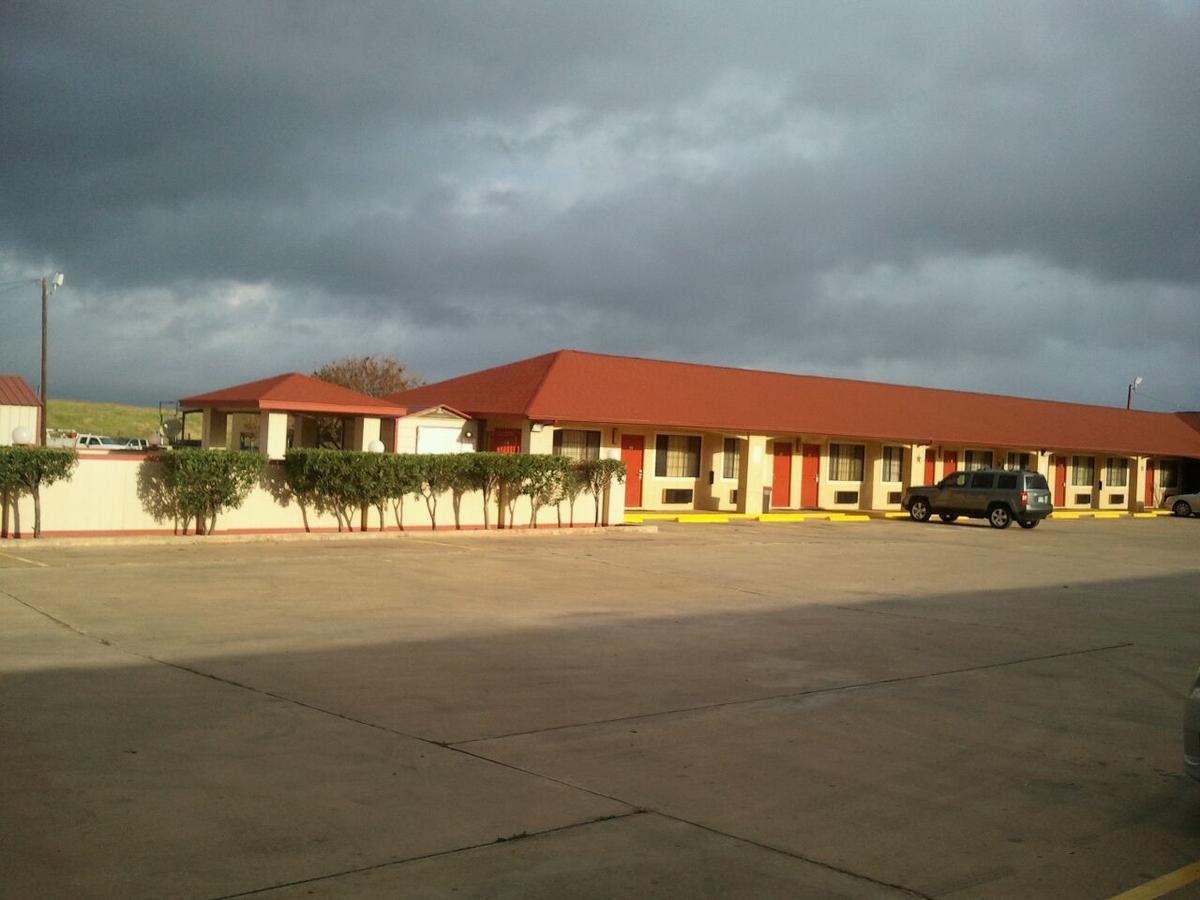 Royal Inn Pearsall Zewnętrze zdjęcie