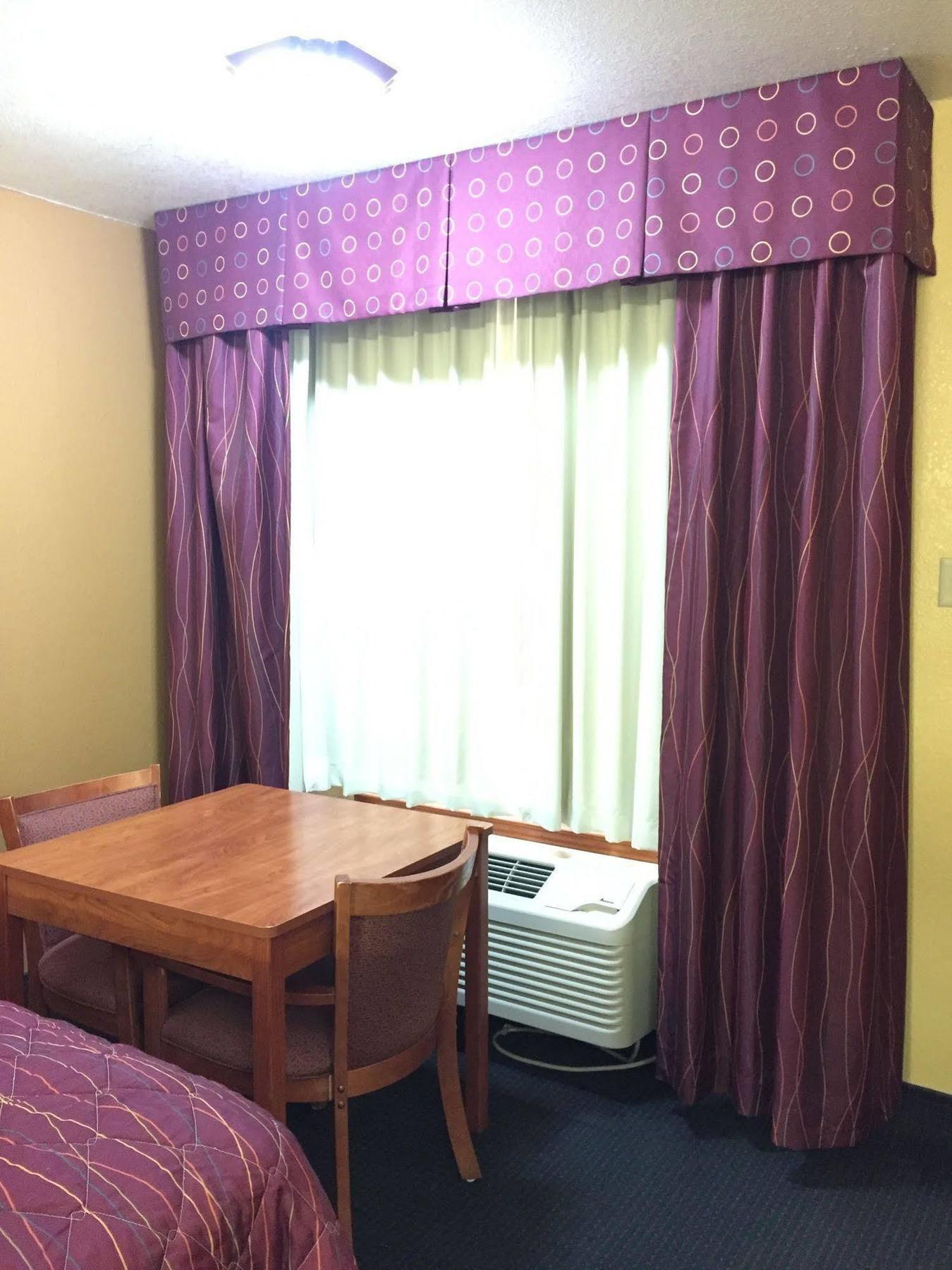 Royal Inn Pearsall Zewnętrze zdjęcie